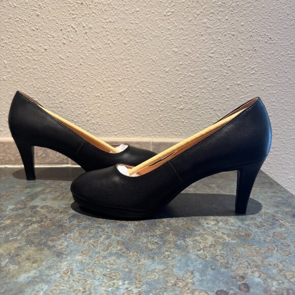 Naturalizer Michelle Pumps - Black Leather - 7.5W - Picture 3 of 6